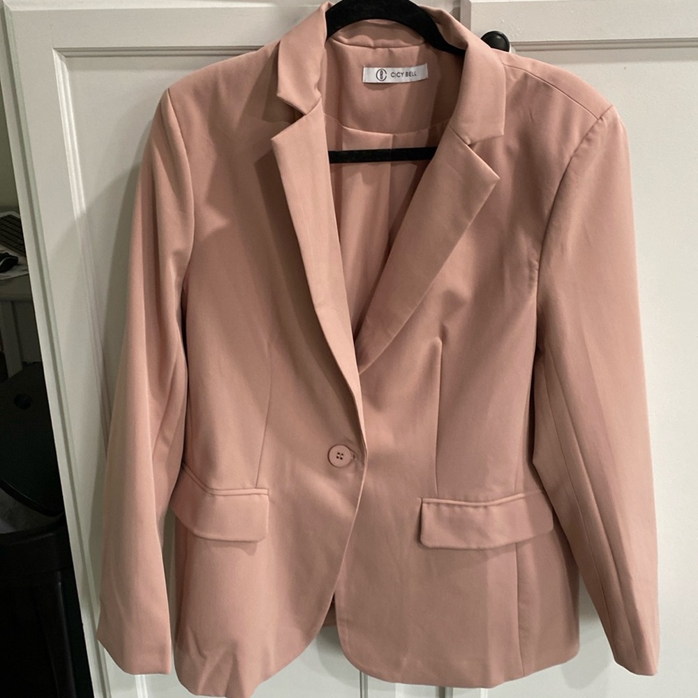 Cicy Bell pink suit coat size large, nwt